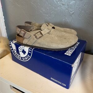 Women’s 9 birkenstock clogs in Taupe - tokio II suede taupe